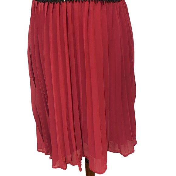 JAX Black Label Women's Short Sleeve Dress‎ Size 4 Lace Top Pleated Bottom - Picture 4 of 10